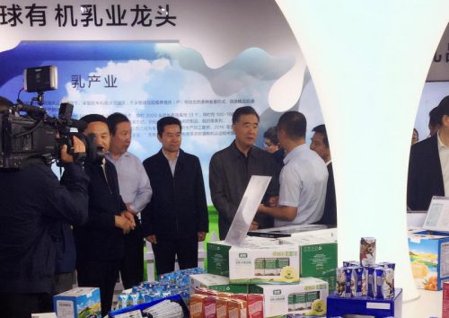 汪洋副总理高度赞扬"圣牧有机奶"